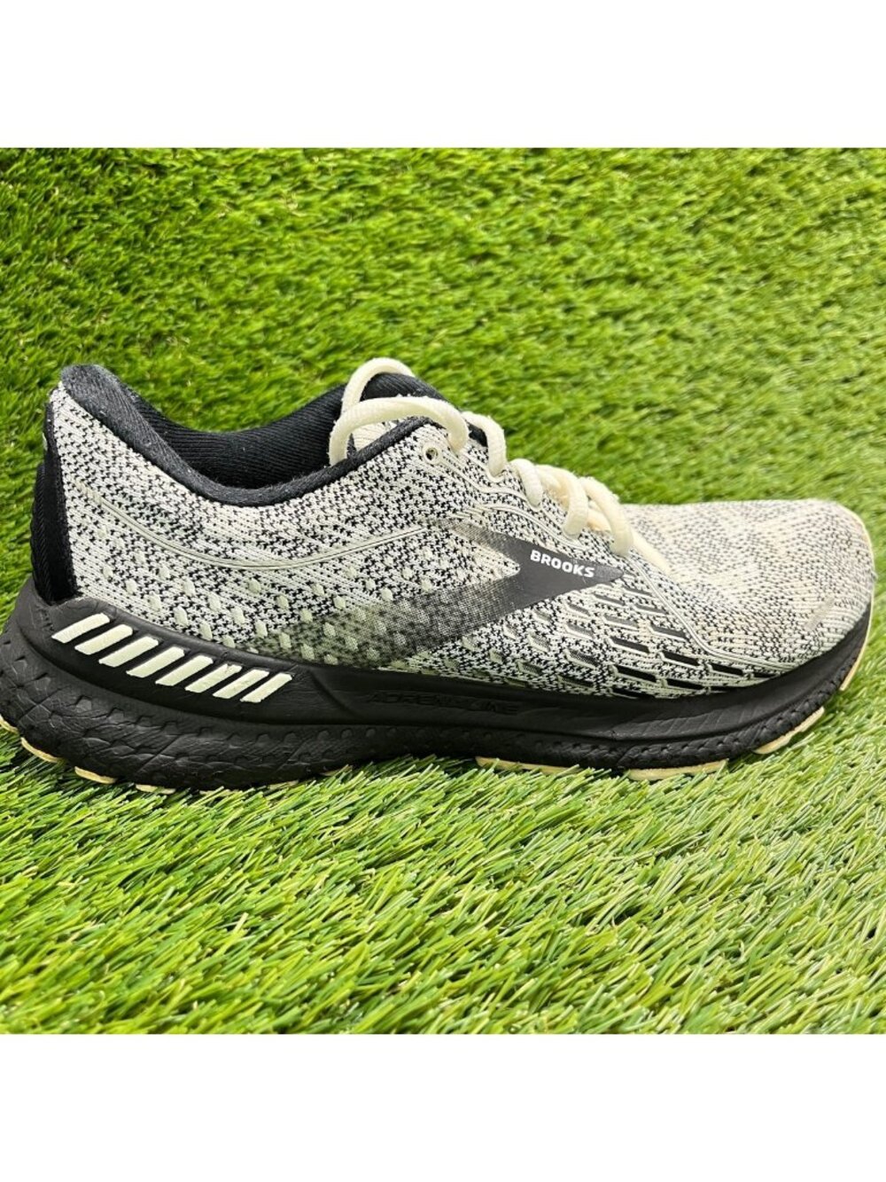 Brooks Adrenaline GTS 21 Womens Size 9 Gray Black Running Walking Shoes Sneakers
